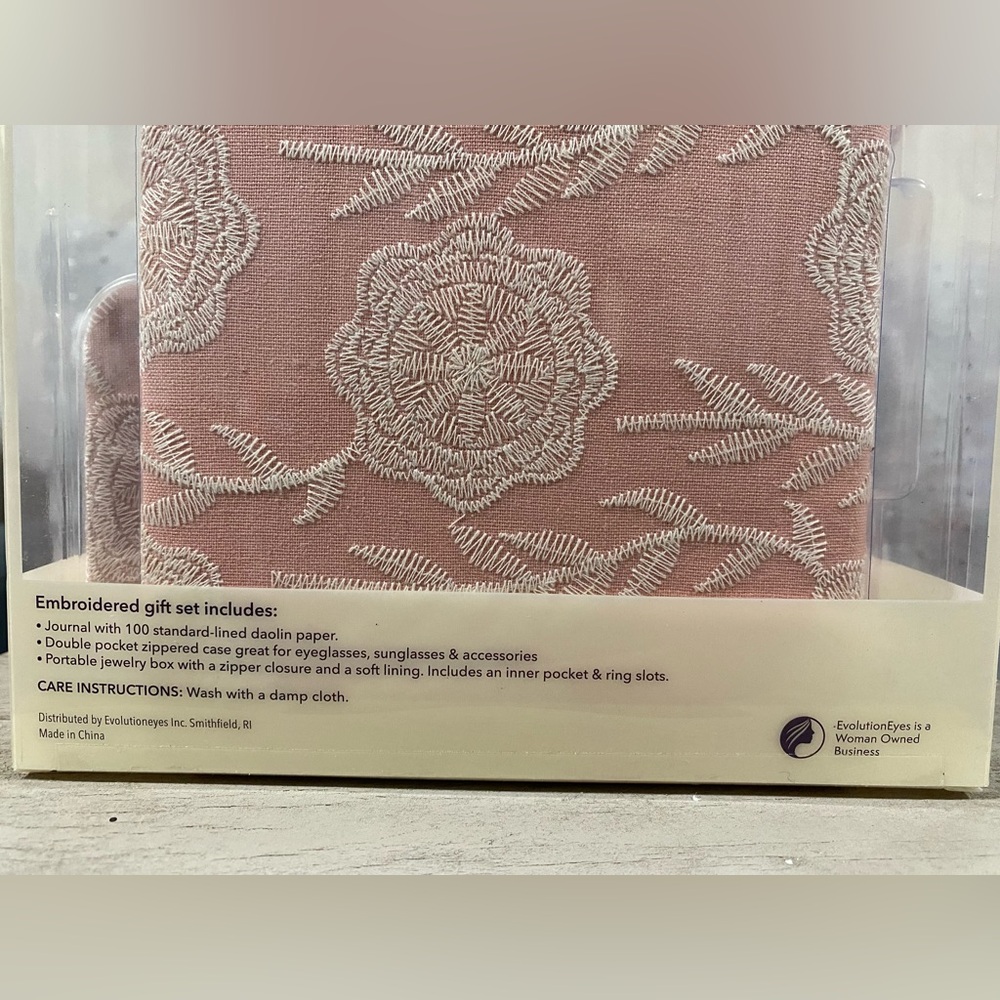 NEW Embroidered Gift Set - Picture 9 of 15
